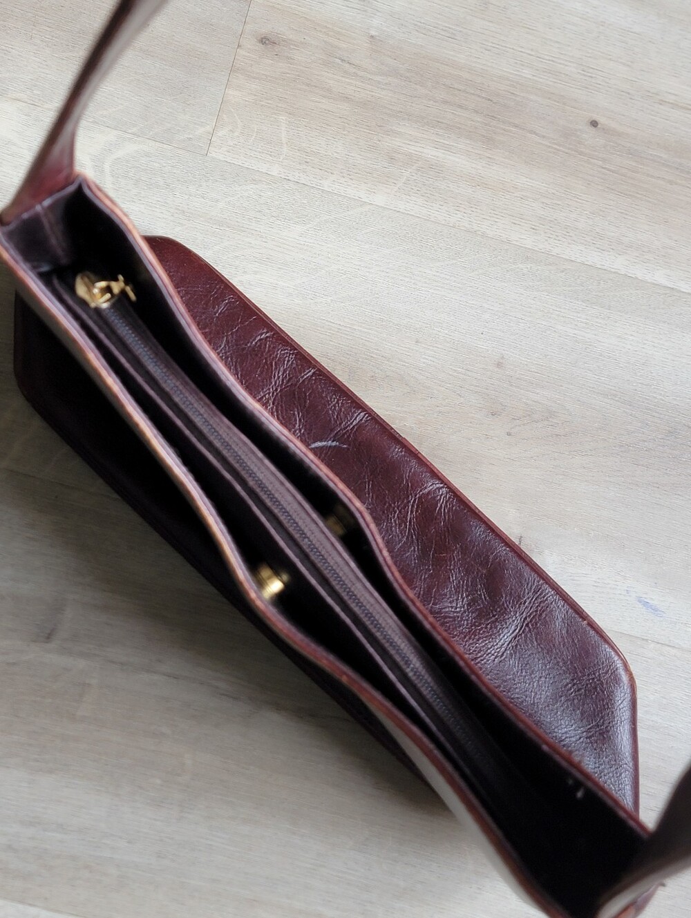Vintage Feet First Oxblood Genuine Leather Shoulder Bag - Picture 7 of 10